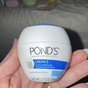 Pond's Crema S Hydrating Face Moisturizer Cream for Dry Skin, 1.75 oz